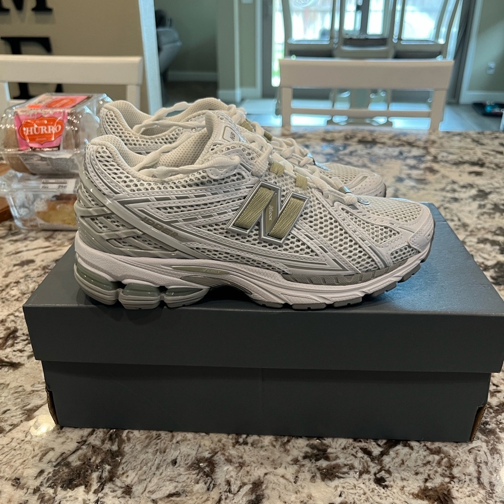 New balance women’s white with grey and moss green accents.